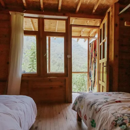 מלון The Fabric Lounge פאראליה