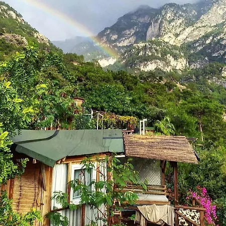 מלון The Fabric Lounge 2*