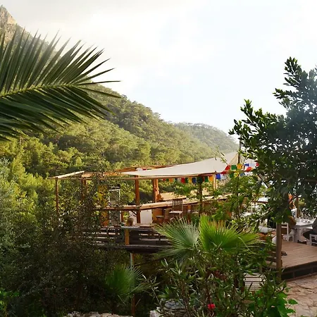 מלון The Fabric Lounge 2*