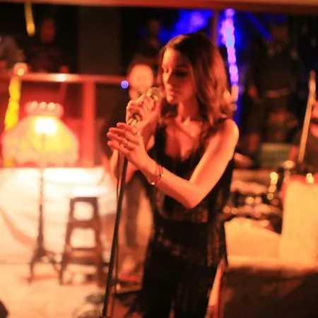 מלון The Fabric Lounge פאראליה